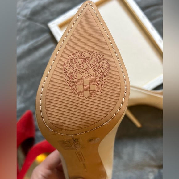 Vince Camuto size 10 leather cream heels. 4 inch heel. - Picture 4 of 5